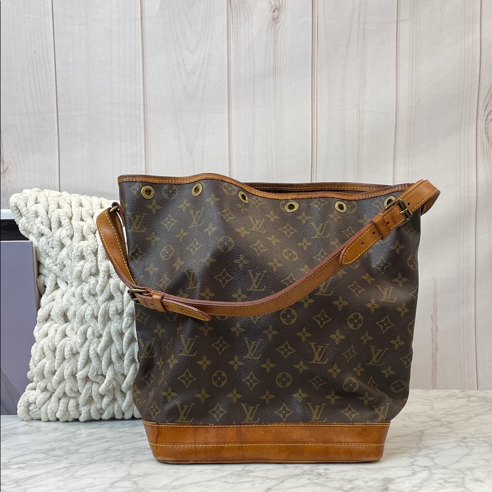 Louis Vuitton Brown Monogram Canvas Shoulder bucket bag